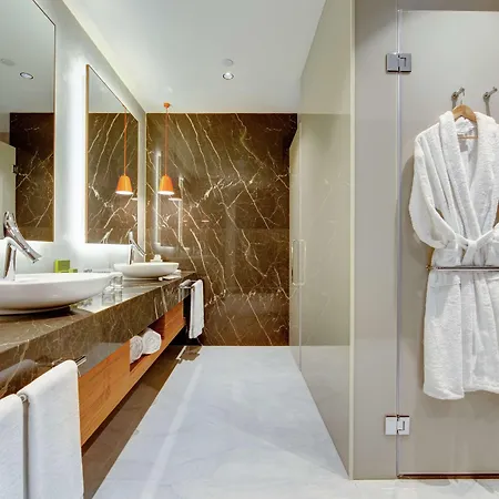 Готель Doubletree By Hilton 4*