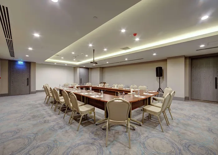 Doubletree By Hilton Готель Адана