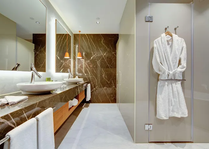 Готель Doubletree By Hilton 4*